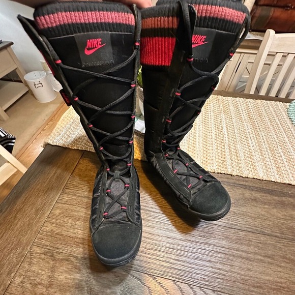 Hot find! 🔥 Rare Y2K Nike Hi Puffer Boots Tall Lace Up Boots Black Pink Women 7 - Picture 1 of 11